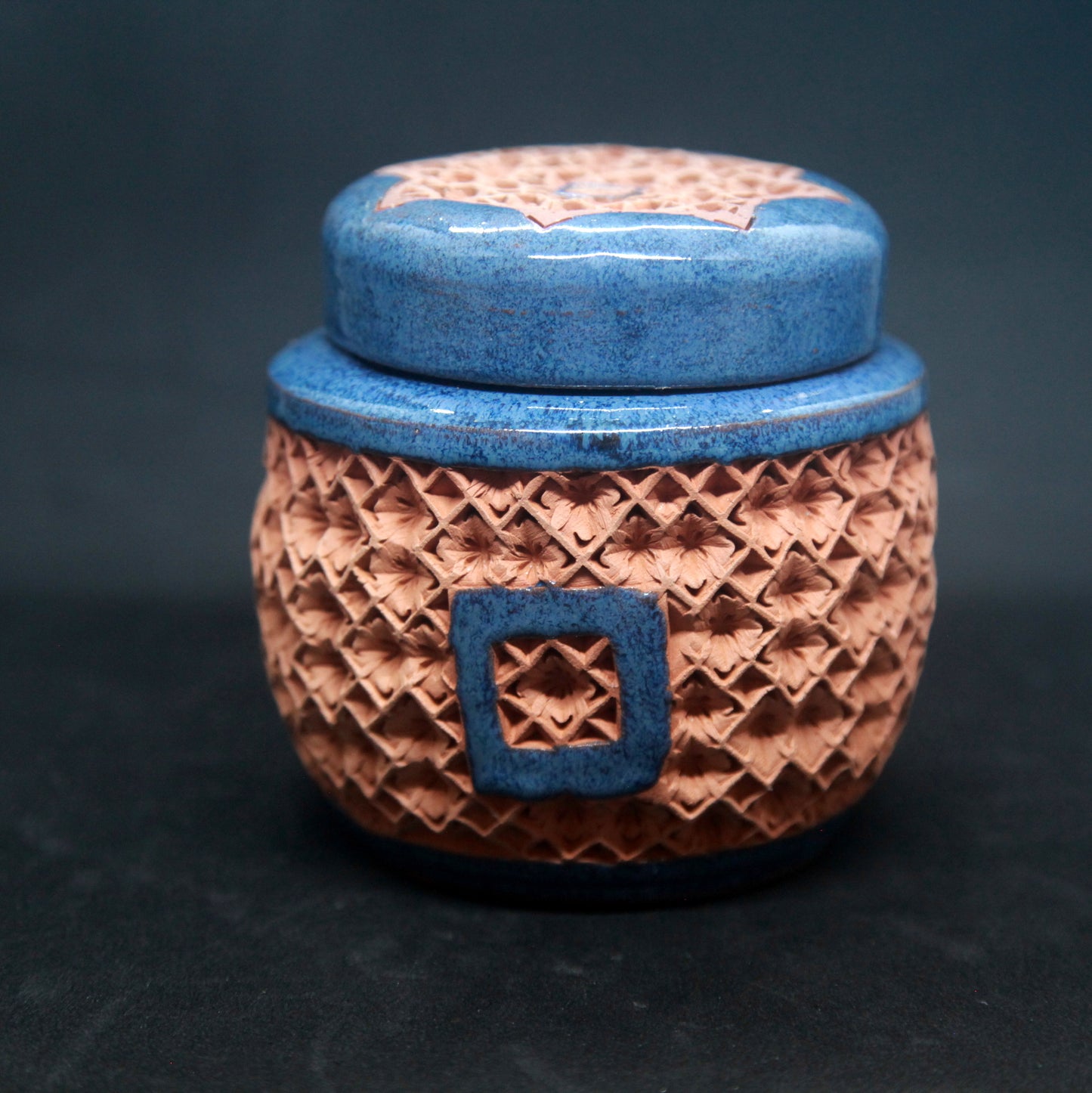 Deep blue tea box on red clay - braiding pattern