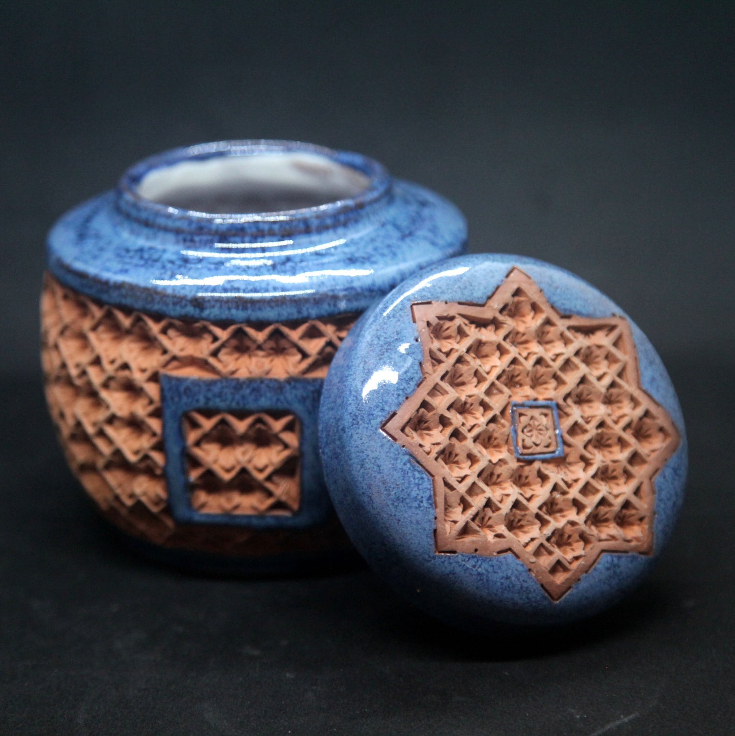 Deep blue tea box on red clay - braiding pattern