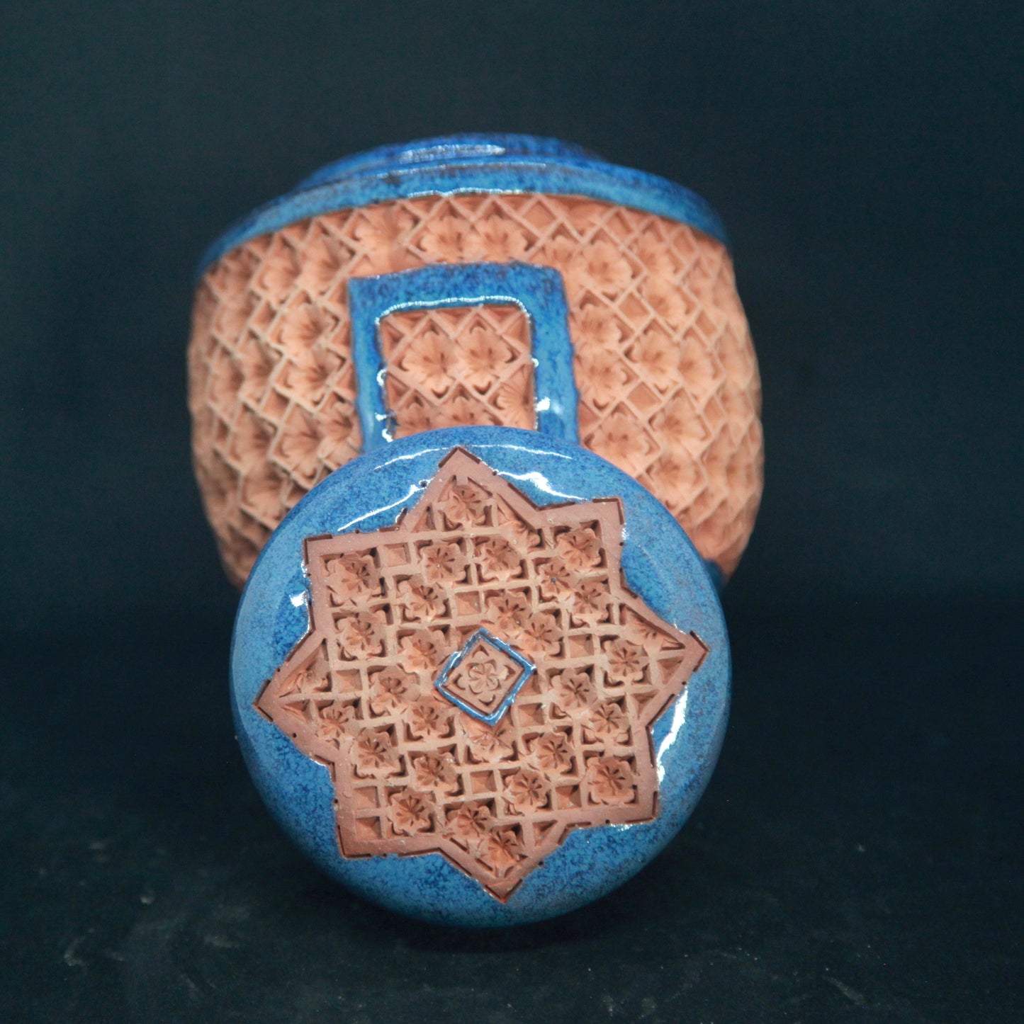 Deep blue tea box on red clay - braiding pattern