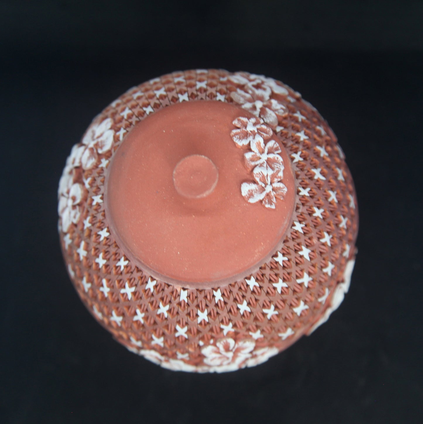 Boite à thé engobe rouge de fer sur terre rouge - motifs fleurs & patchwork