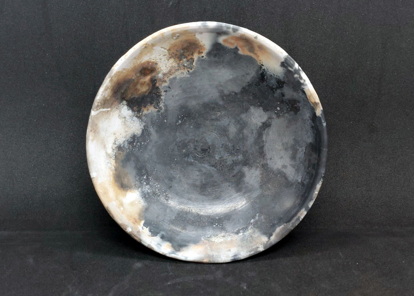 Yellow and black plate, smoked effects