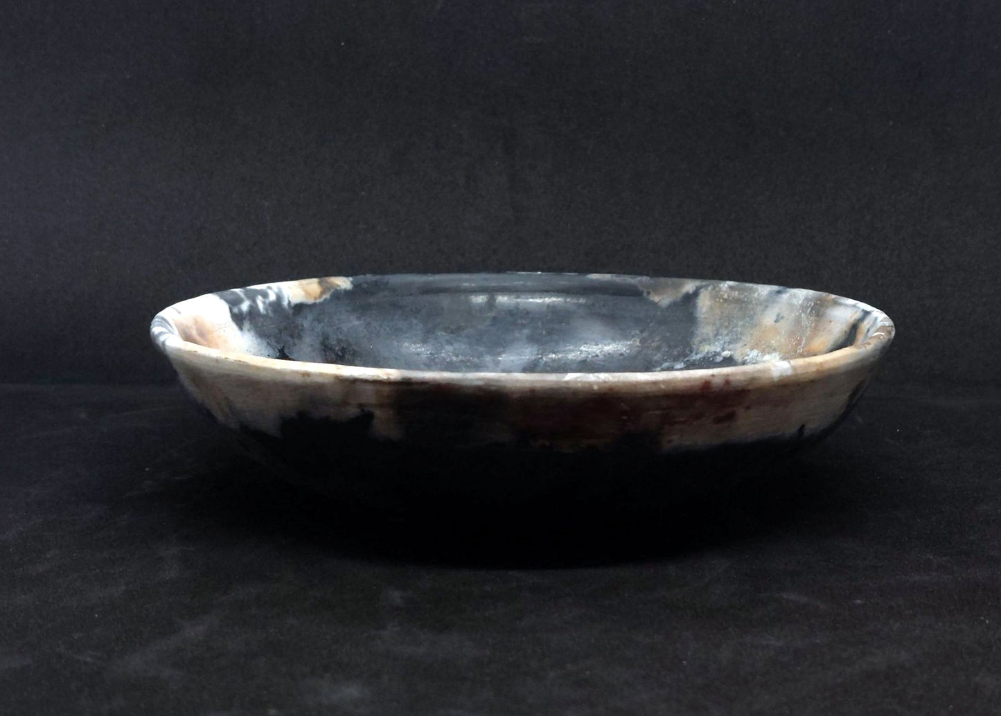 Yellow and black plate, smoked effects