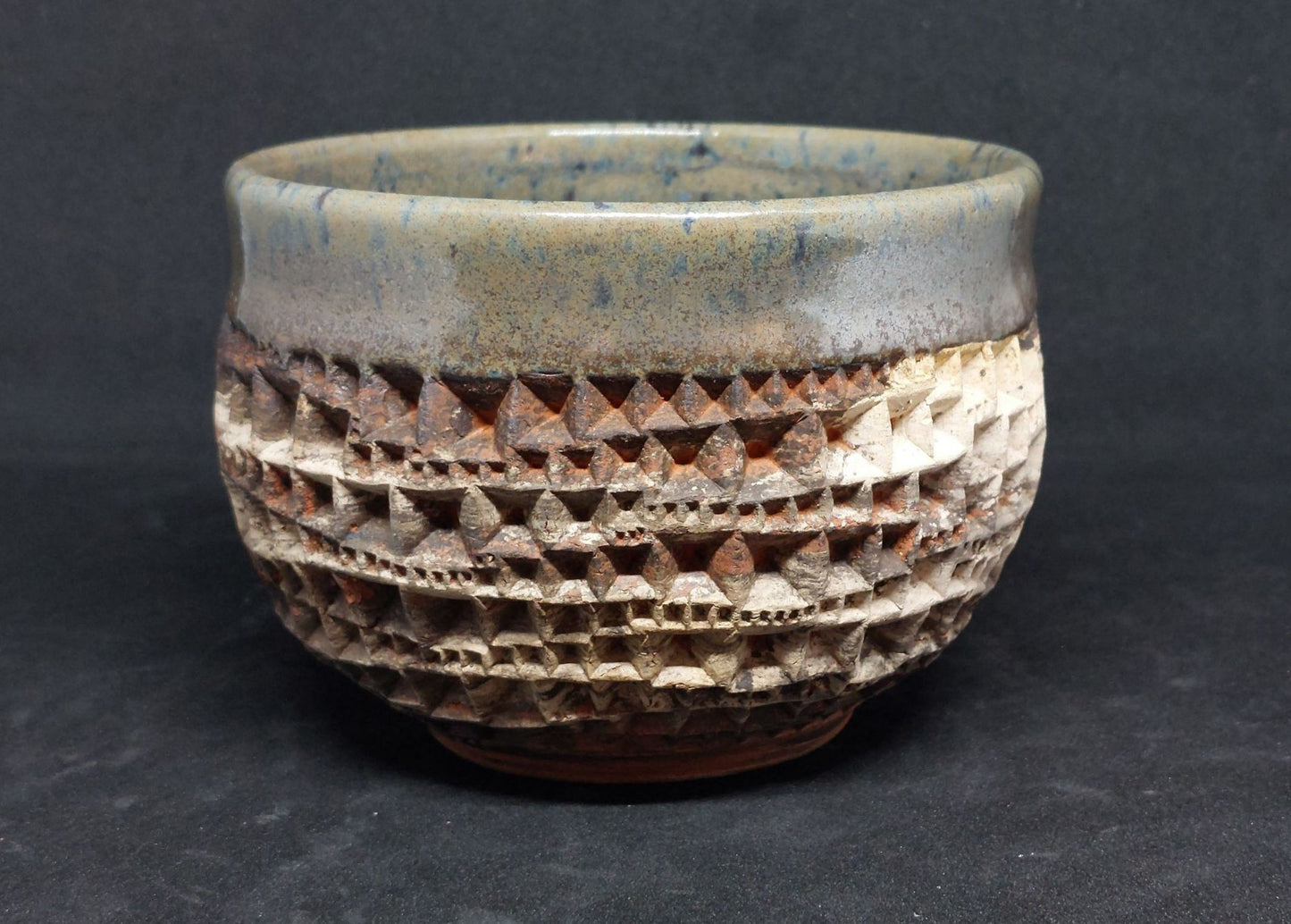 Black bowl on mixed clays - Babel pattern
