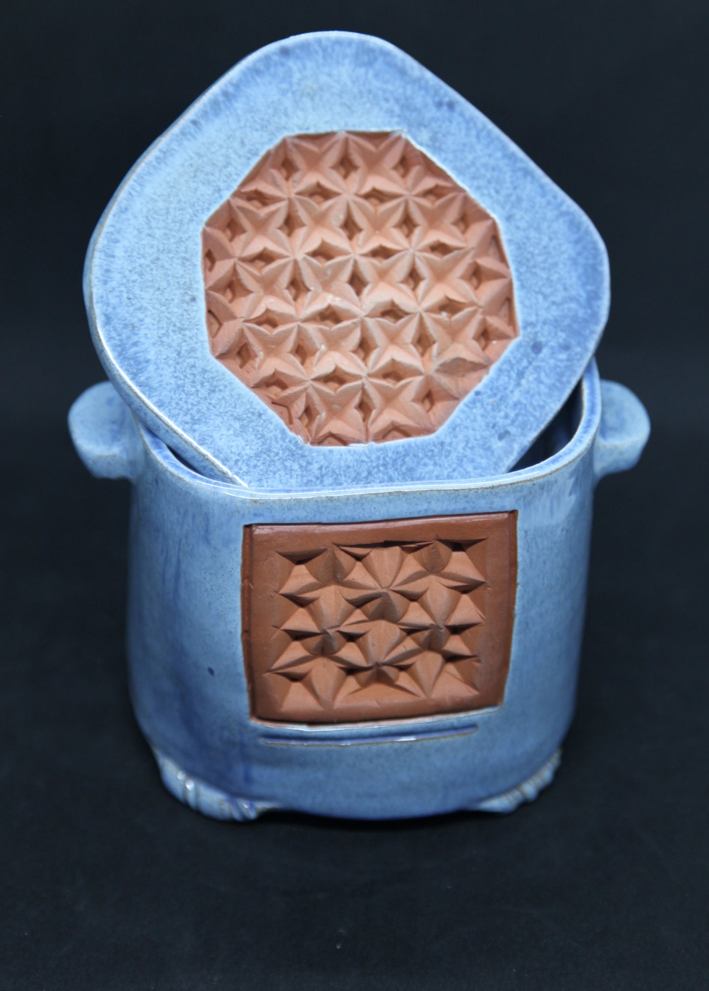 Blue tea box on red clay - origami pattern