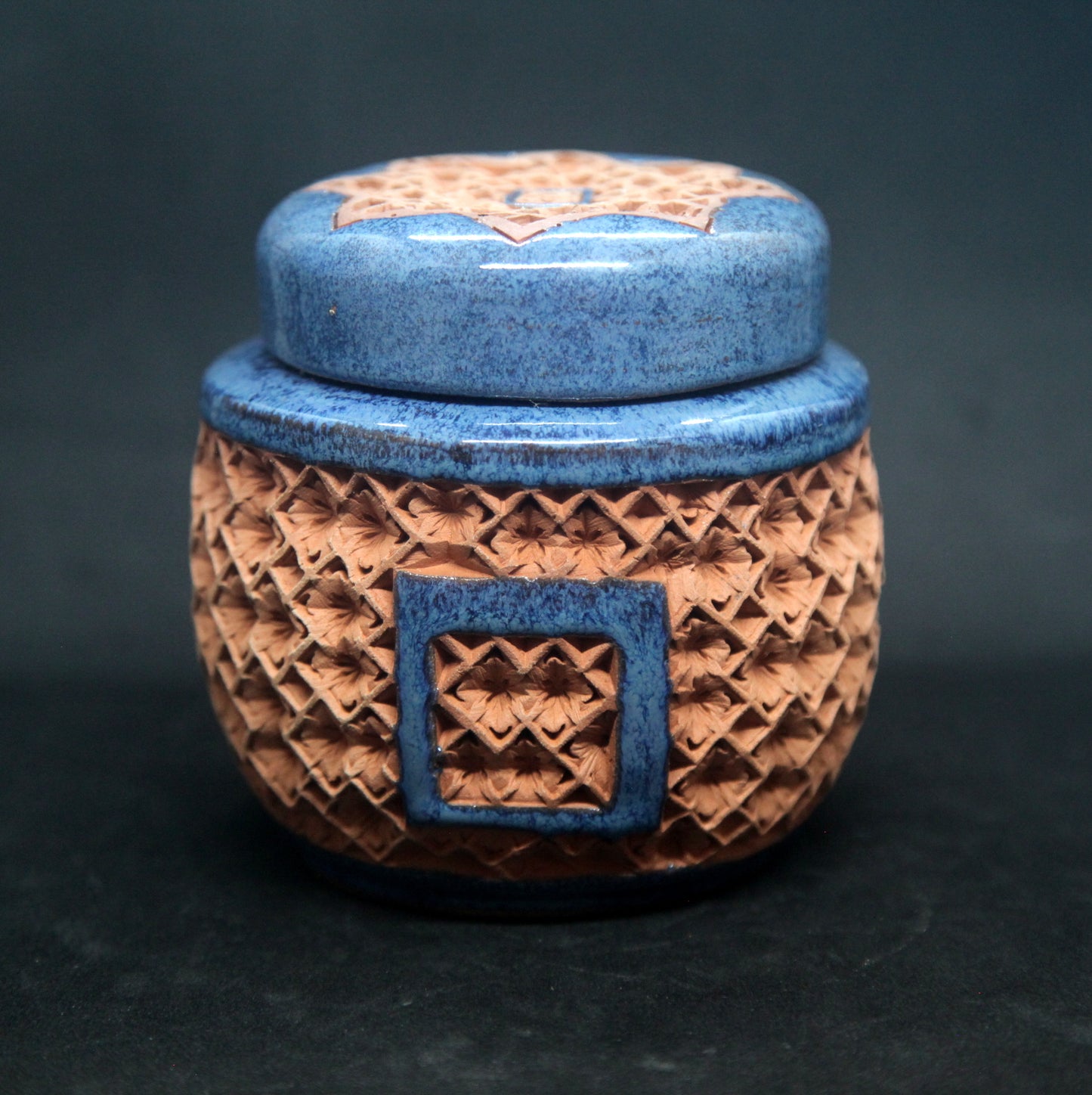 Deep blue tea box on red clay - braiding pattern