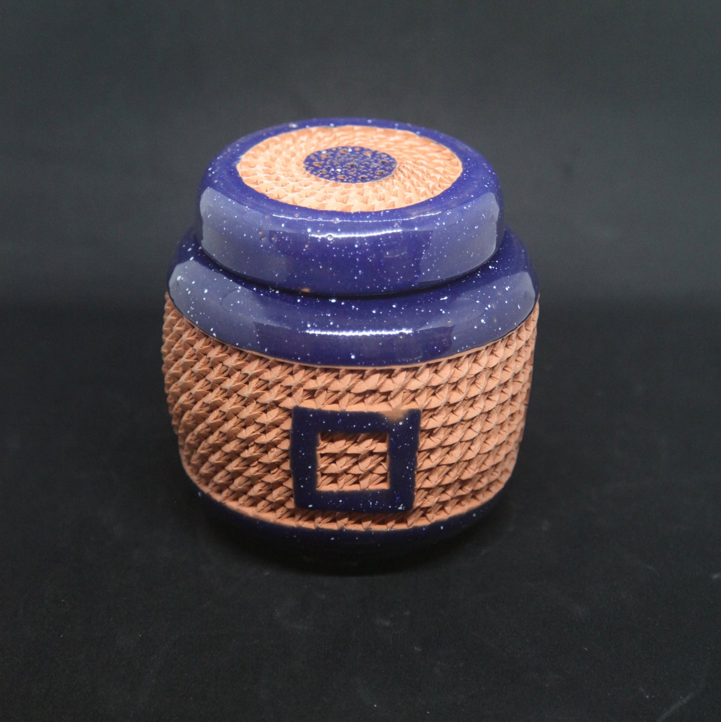 Galaxy blue tea box on red clay - braiding pattern