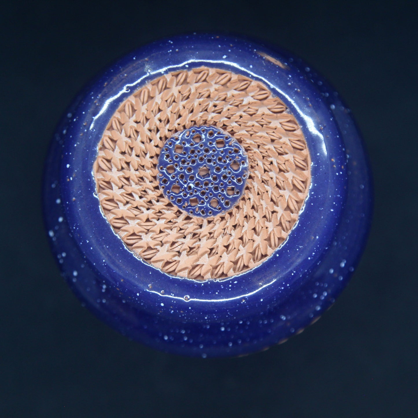 Galaxy blue tea box on red clay - braiding pattern