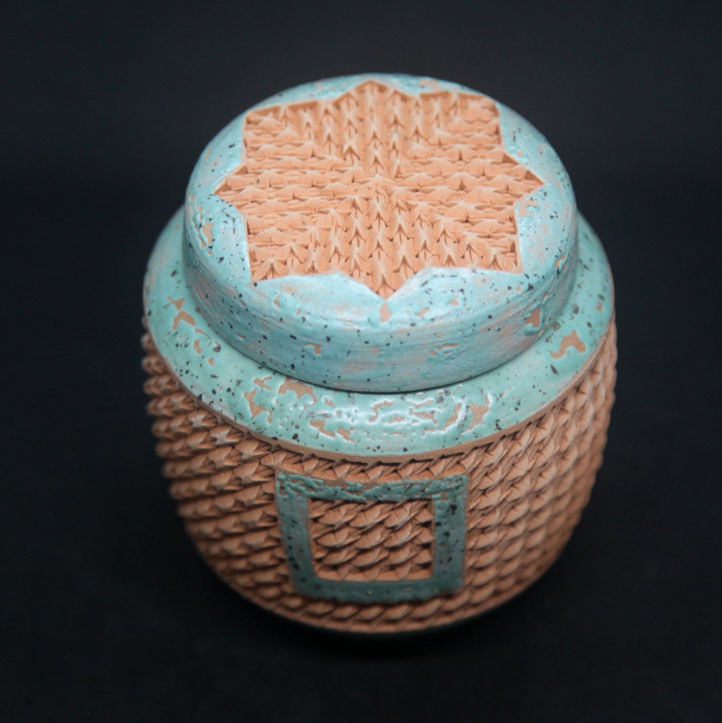 Deepwater blue tea box on red clay - braiding pattern