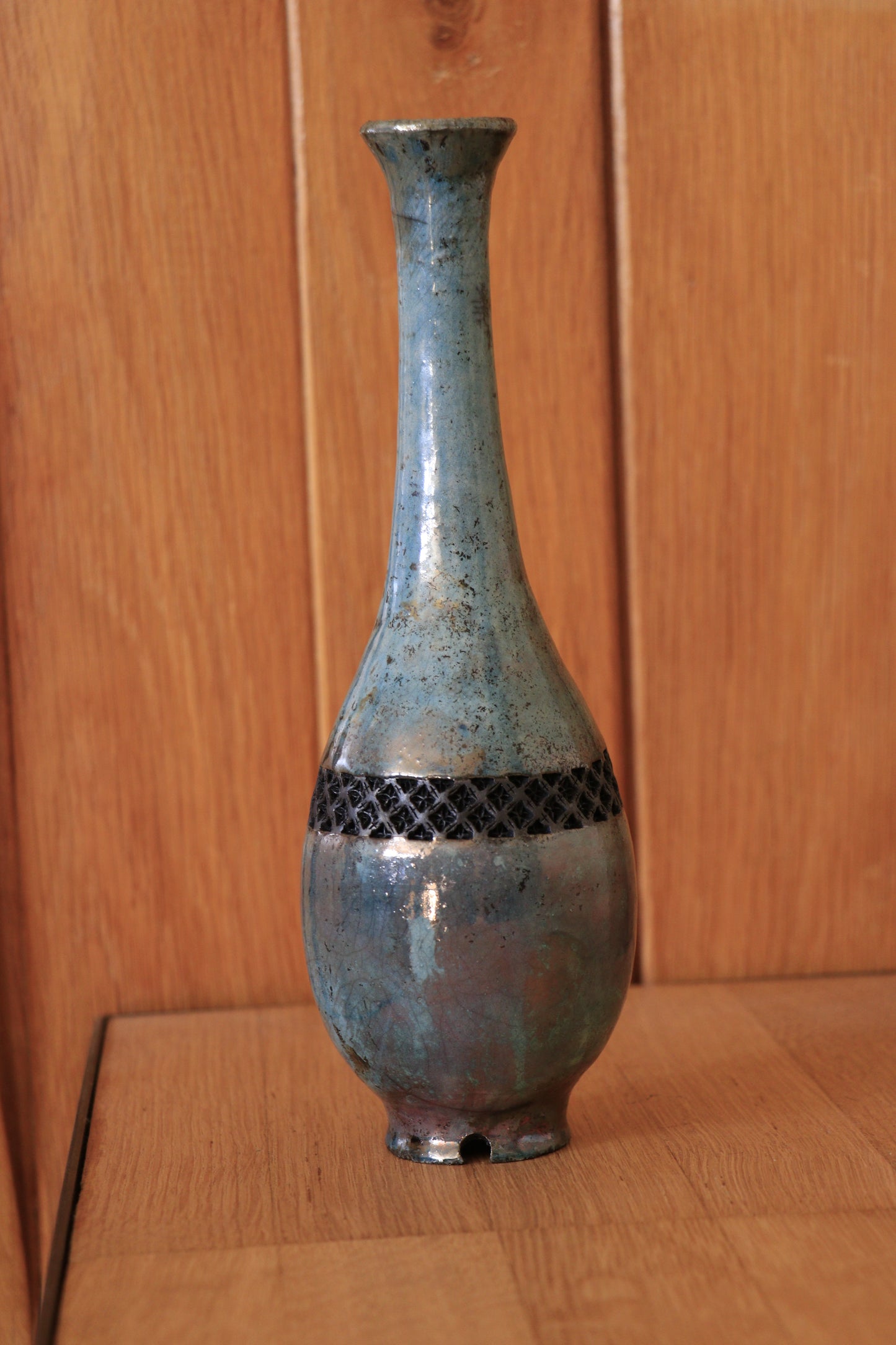 Vase au génie raku turquoise, reflets rosés