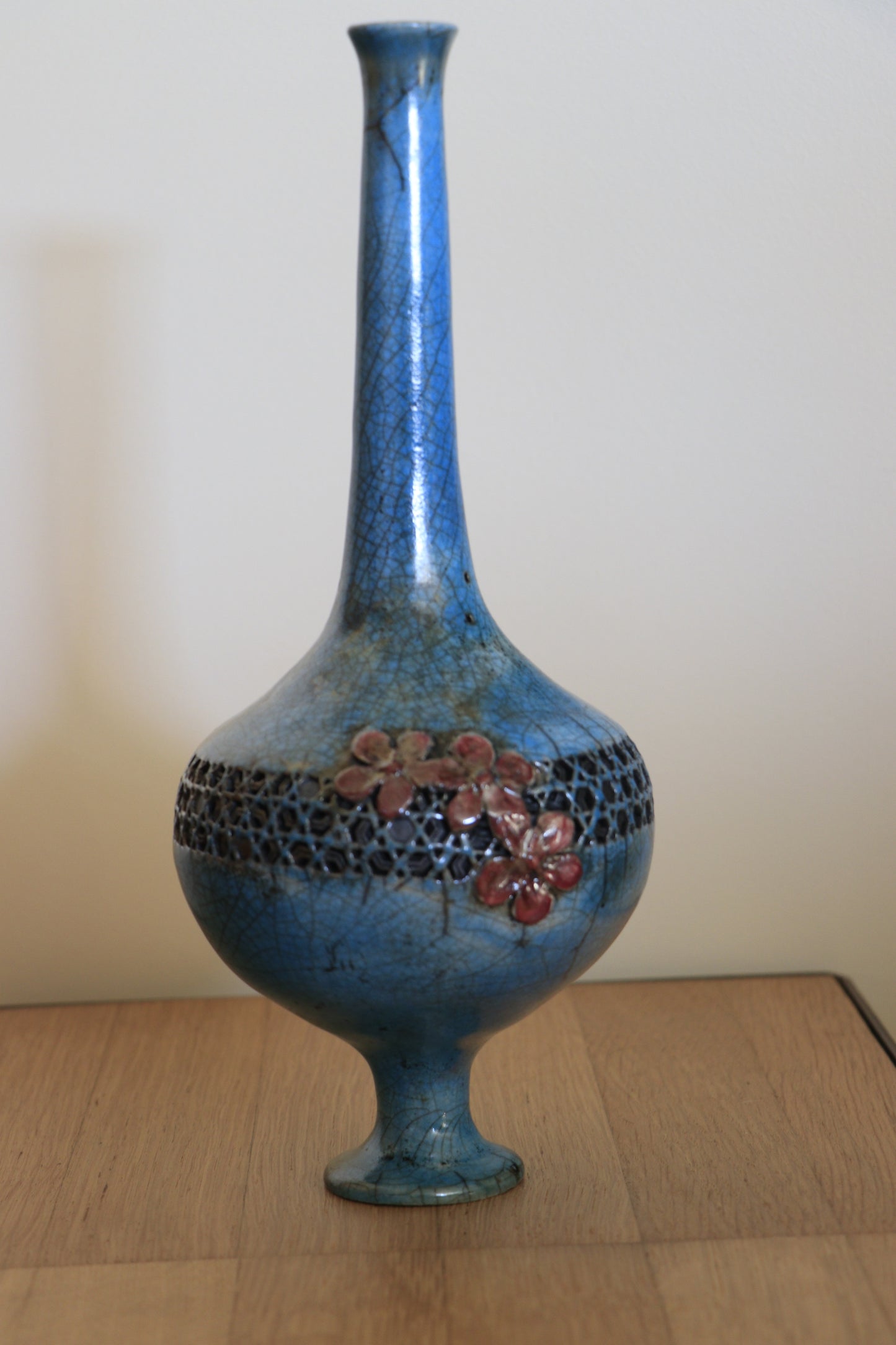 Vase au génie raku turquoise, poésie des fleurs