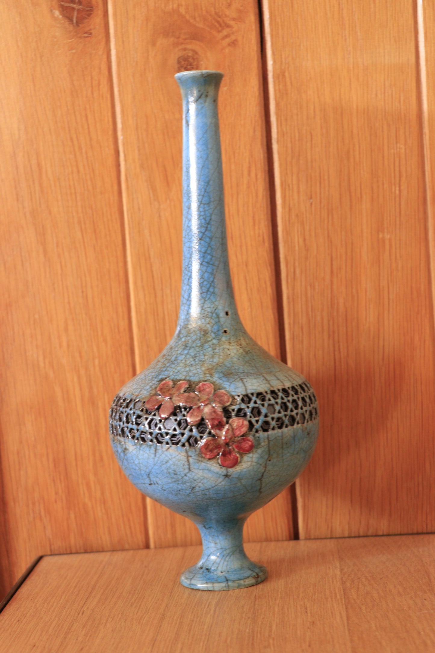 Vase au génie raku turquoise, poésie des fleurs