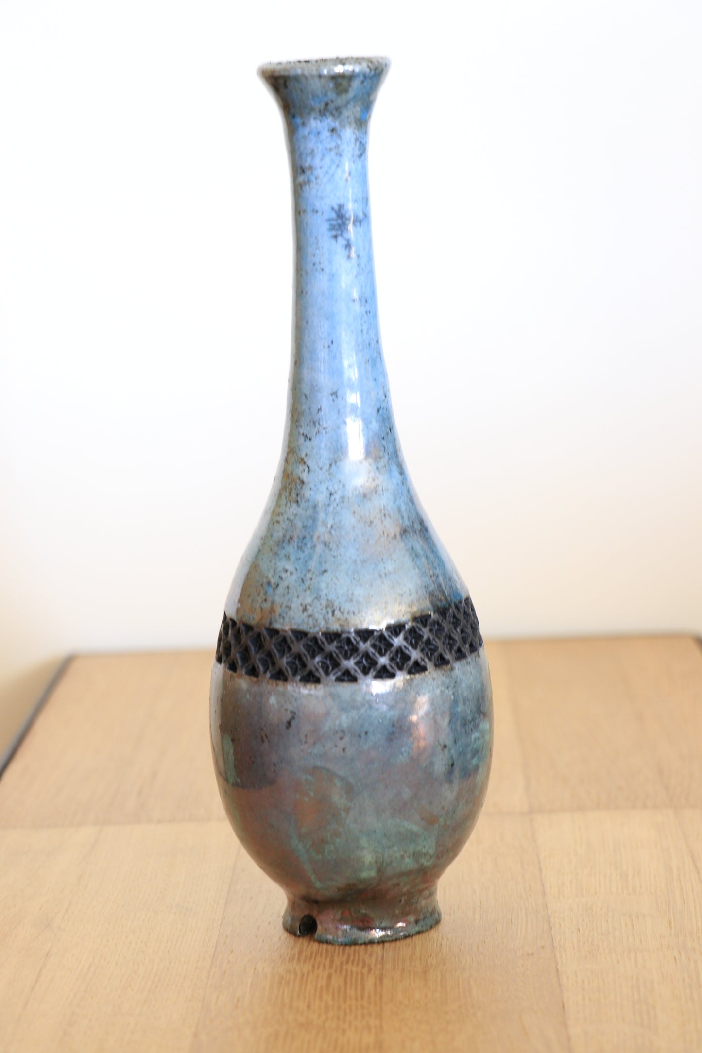 Vase au génie raku turquoise, reflets rosés