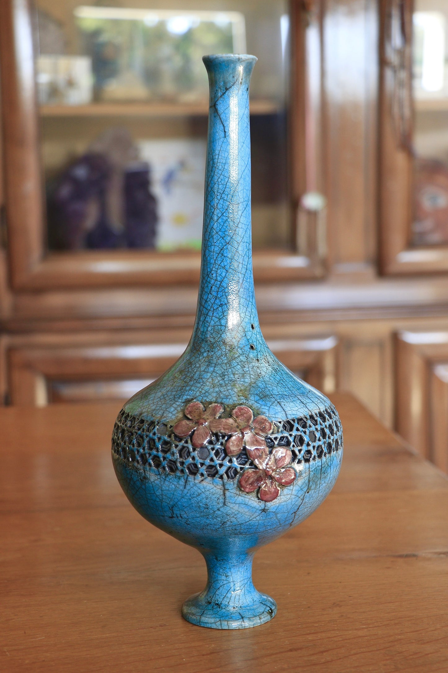 Vase au génie raku turquoise, poésie des fleurs