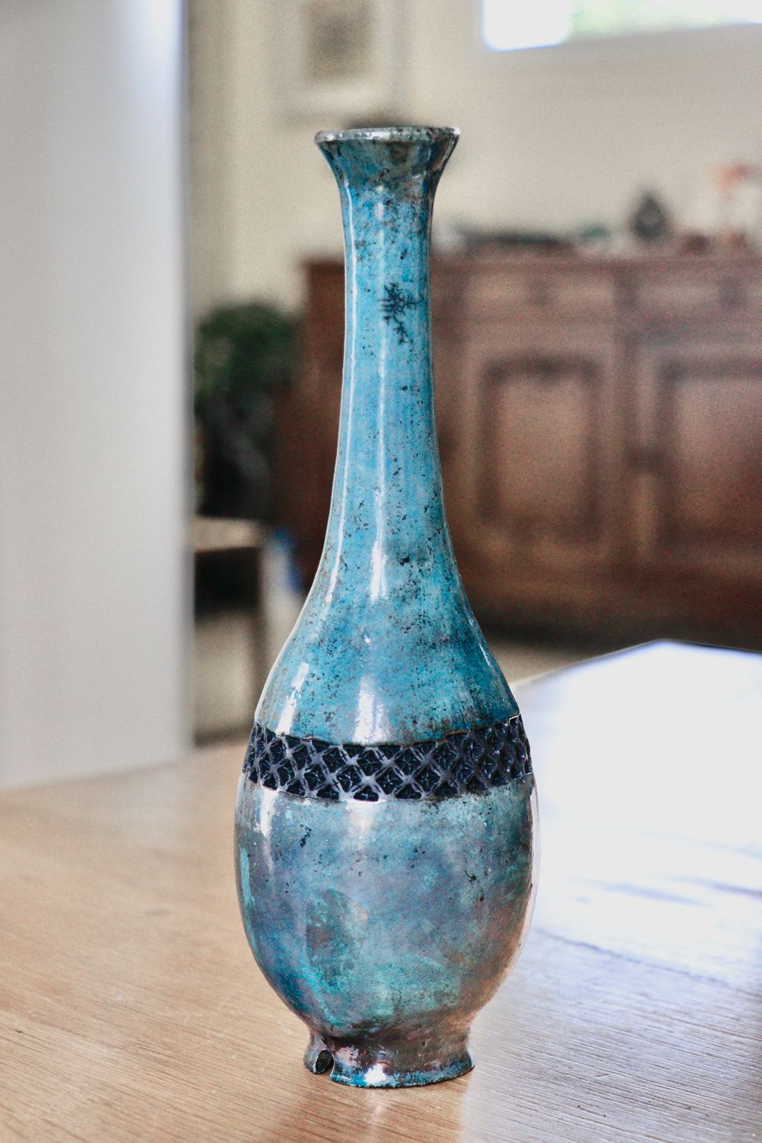 Vase au génie raku turquoise, reflets rosés