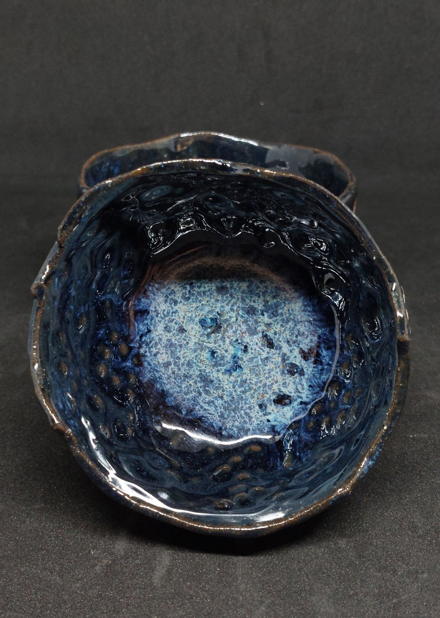 Blue cups on black and red clays - flower patterns