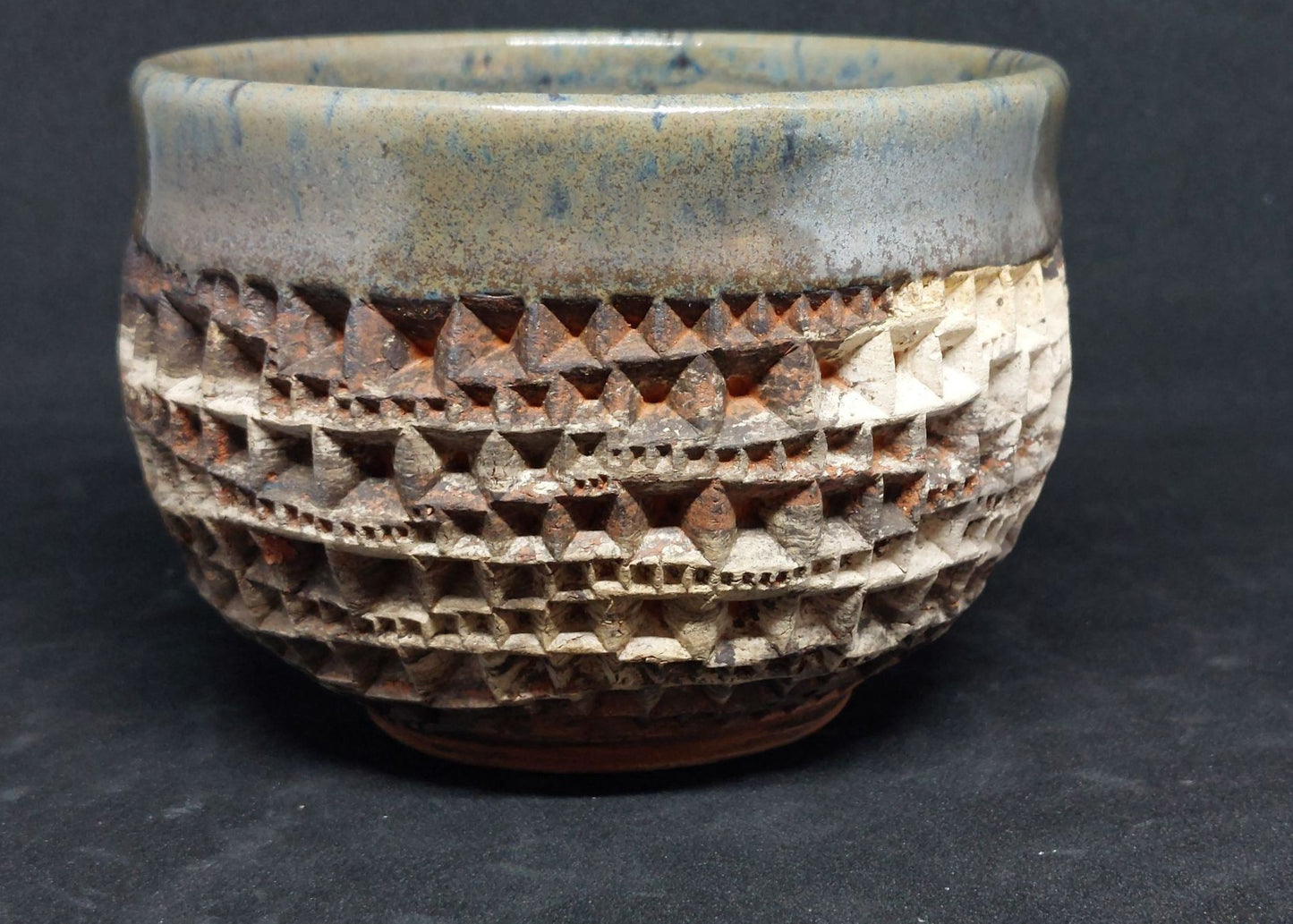 Black bowl on mixed clays - Babel pattern
