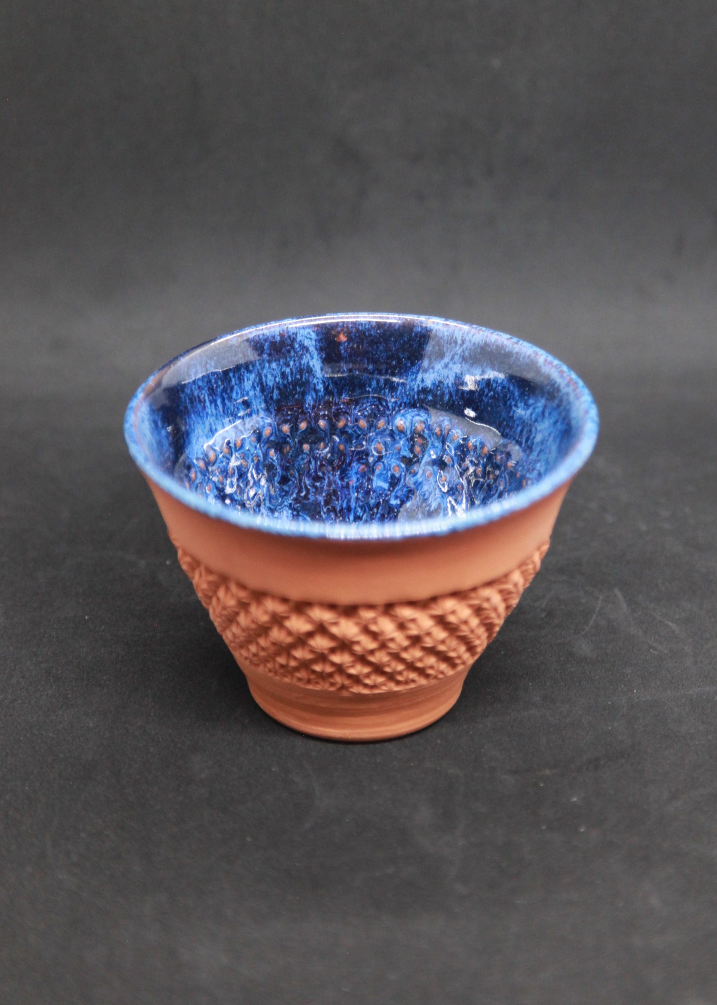 Blue mug on white ground - origami pattern