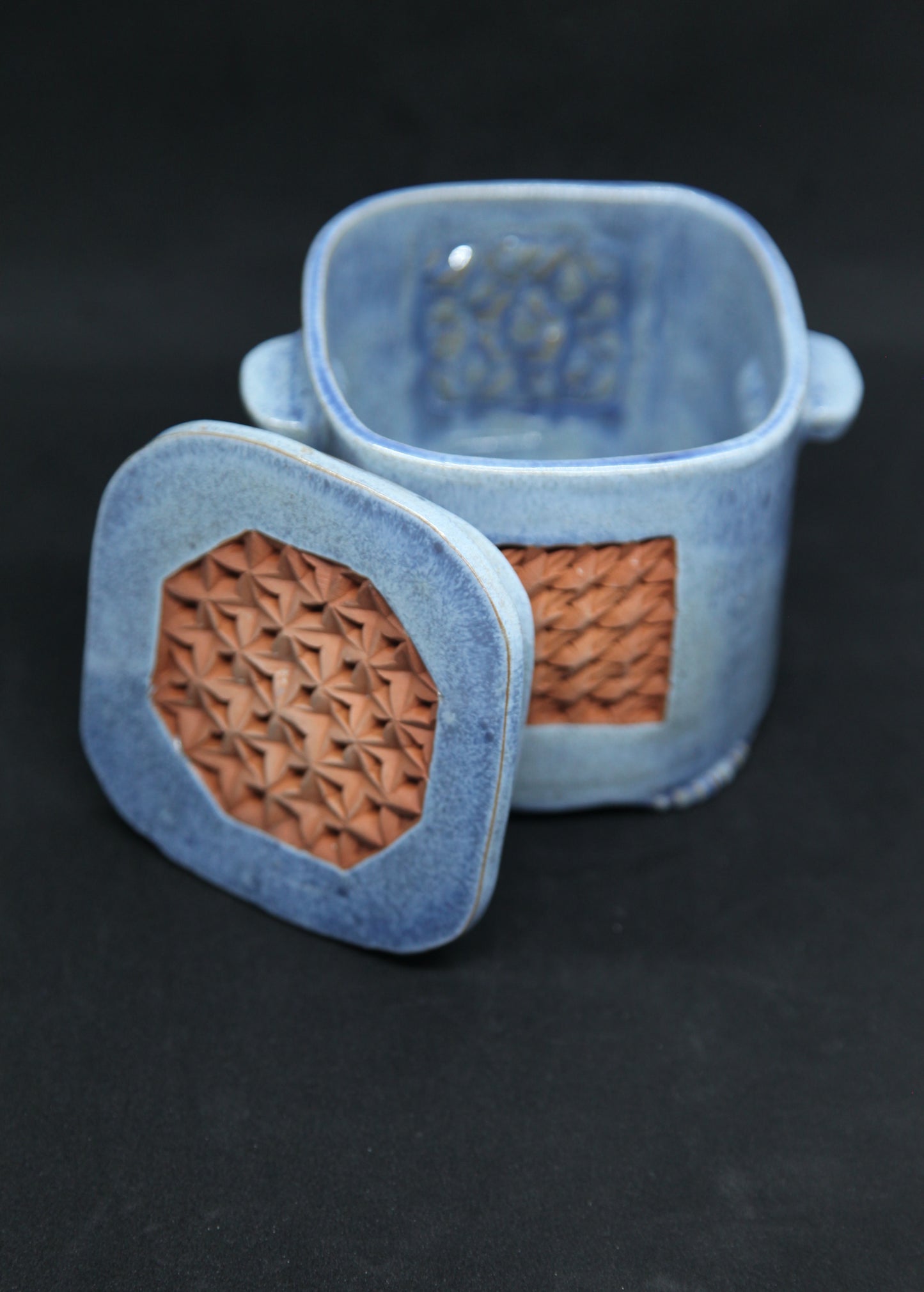Blue tea box on red clay - origami pattern